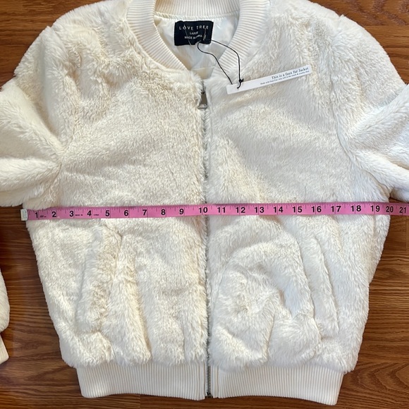 NWT White Faux Fur Soft Cozy Winter Jacket (Great for Holidays) Size Large - Picture 7 of 14
